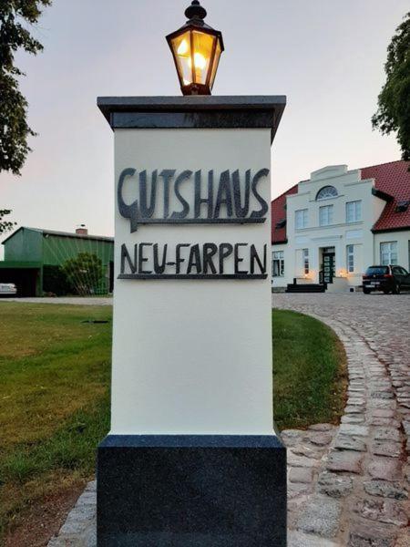 Gutshaus Neu Farpen Hotel Neuburg  Bagian luar foto